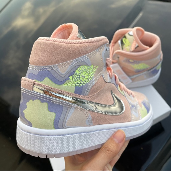 Air Jordan 1 Mid Women's - Picture 4 of 6